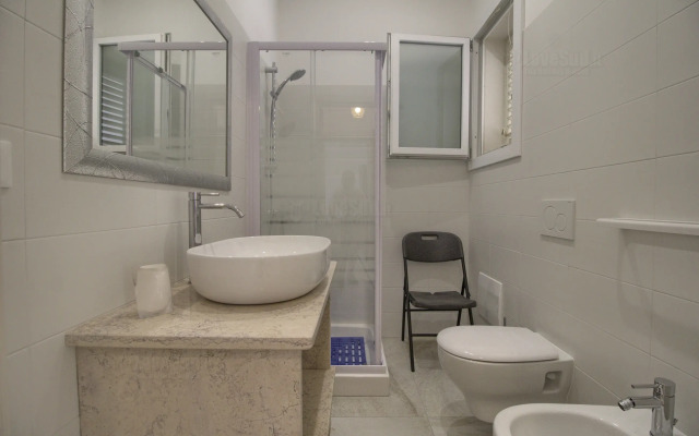 Polo - Relax Front Sea House