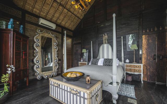 Absolute Beachfront Villa Laut
