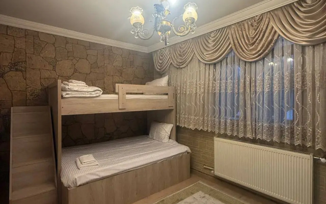 2BR Apt 3 AC Balcony 5 Min to Metro Apartments