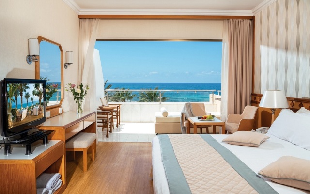 Constantinou Bros Pioneer Beach Hotel
