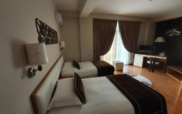 Arvi Hotel