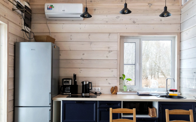 Частный дом Чёрный домик у озера Отрадное