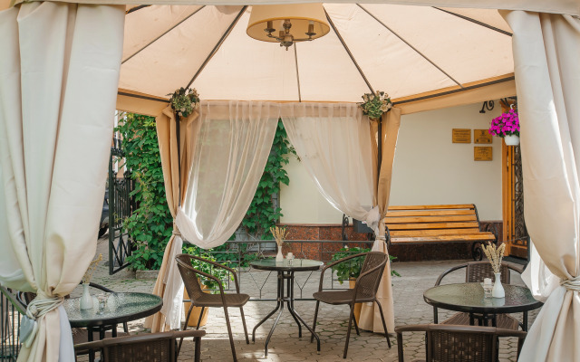 Kuptsov Dom Hotel