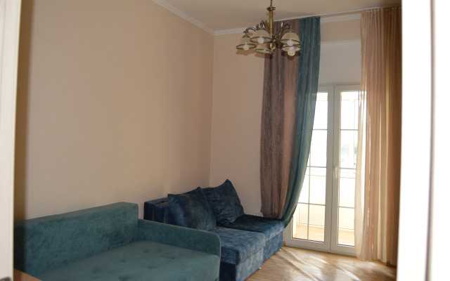 Mayak S Vidom Na More I Kreyser Flat
