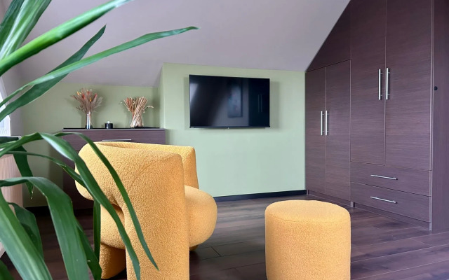 Amoroma: Nad Morem, Blizhe K Nebu Flat