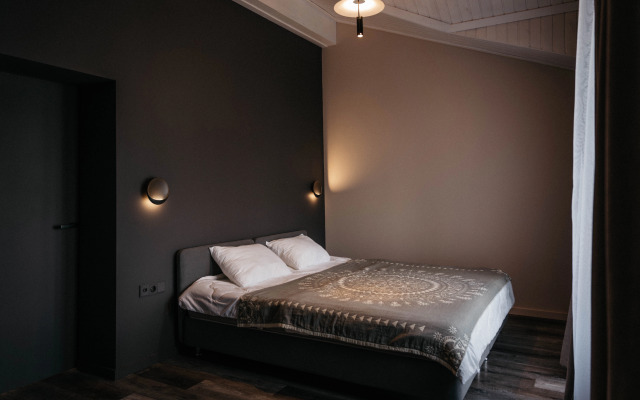 Trekhurovnevye Bezmyatezhnosty Ekho Gor Apartments