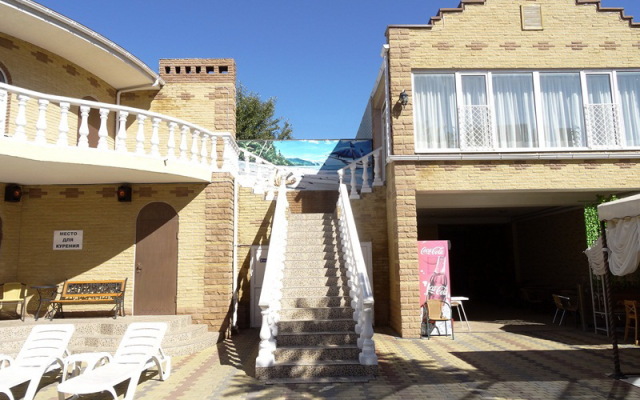 Dzhenifer Guest House