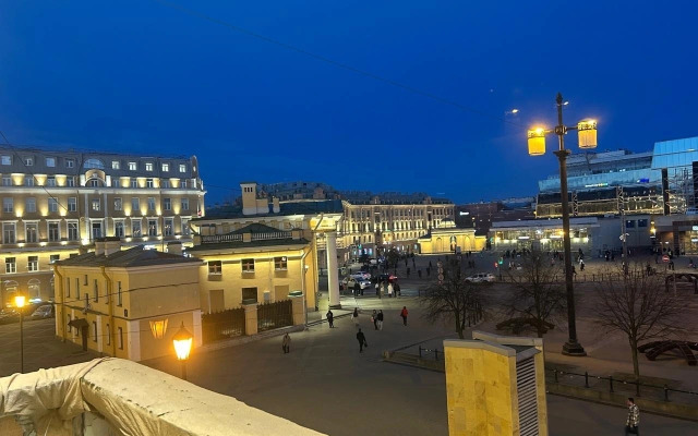 V Tsentre Rossiya Sennaya Ploschady 5 Flat