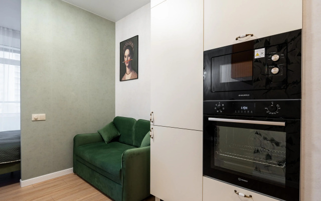 Yarkaya Studiya u Metro Pionerskaya Flat