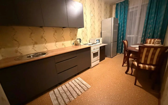 Posutochno - uyutnoye retro-gnezdyshko pochti v samom tsentre Flat