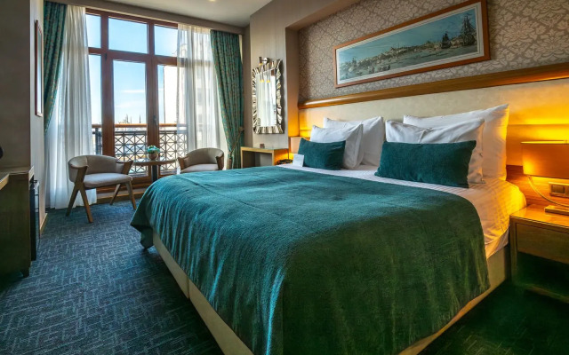 Momento Golden Horn Hotel