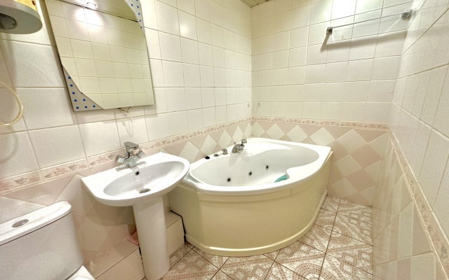 Komfortnye Apartamenty v Shage ot Tsentra Flat