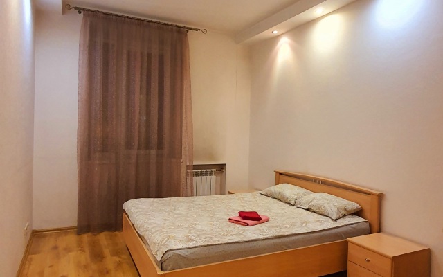 Апартаменты на Челюскинцев 7