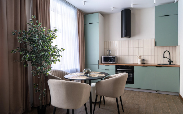Ryadom S Chkalovskoy Lestnitsey Apartments