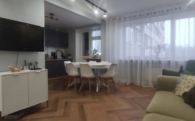 Prostornaya Na Bulvare Kutuzova 11 Flat