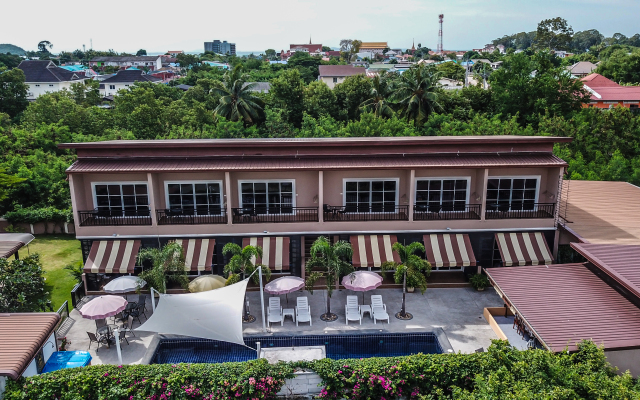 4 Palms Resort Hotel