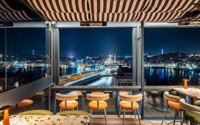 Momento Golden Horn Hotel