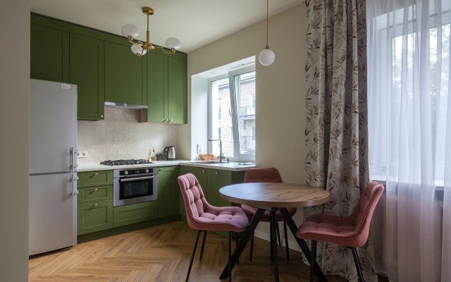 Квартира Уютнaя двуxкомнатная квартиpа в зелeной чaсти цeнтpa горoда