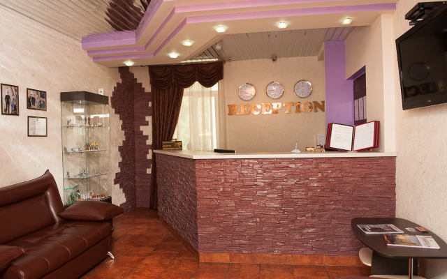 Отель Корона