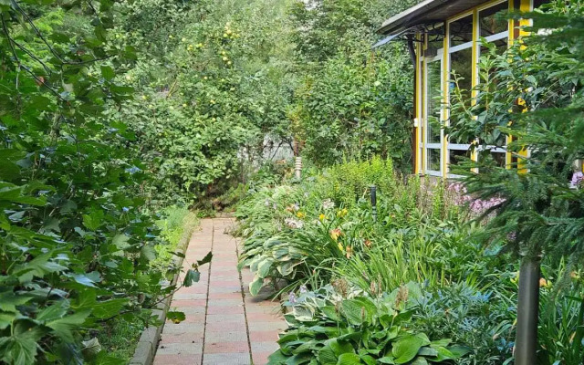 Uyutny "Zhiva" Private House