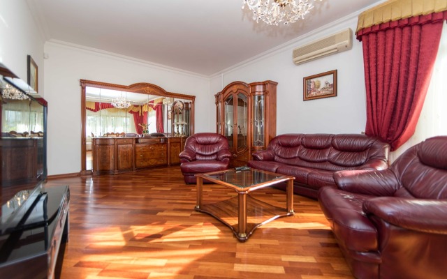 V Samom Tsentre Sochi Private House