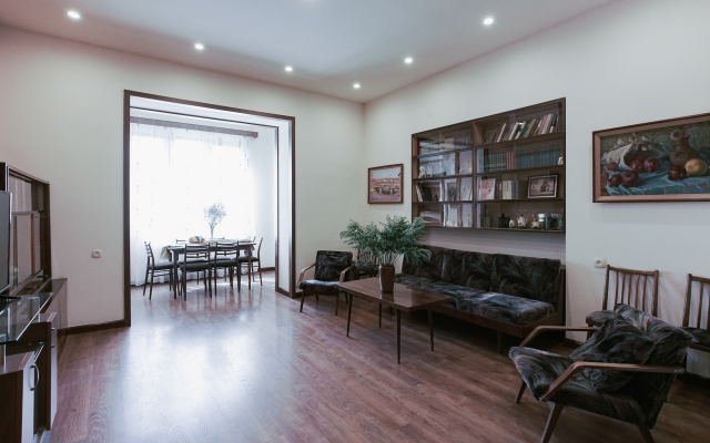 KeyGo #0001, 2 Bedroom, Near The Opera House Apartments