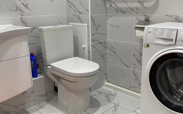 1-komn kvartira V TSENTRE 41 kv.m. ul. Poleszhaeva d.92 Apartments