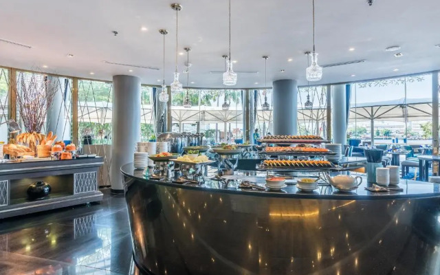 Отель Chatrium Riverside Bangkok