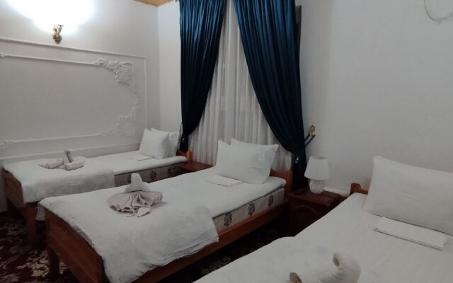 Parvina Hotel
