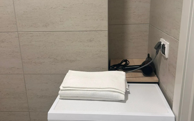 Studiya S Balkonom U Metro Flat