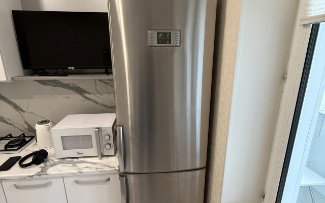 Uyutnaya Odnushka s Dizaynerskim Remontom Flat