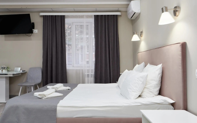 Gory i Solntse Apartments