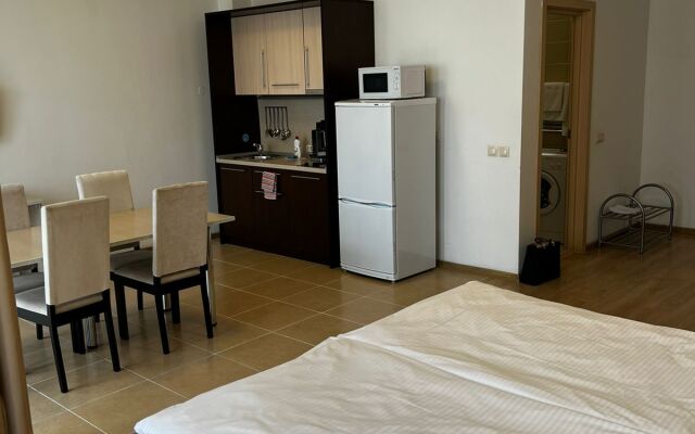 Parusnaya 21 Apartment 1