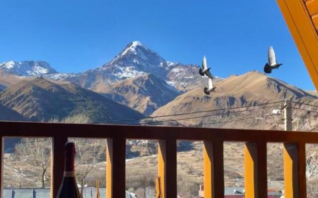 Gostevoy Dom Twin Cottages Kazbegi