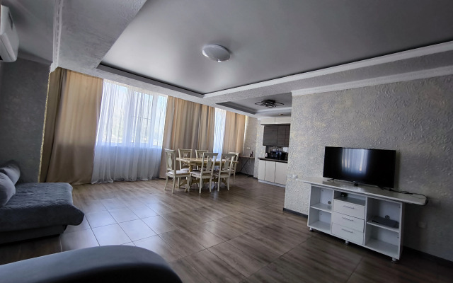Uyutnaya Kvartira s Panoramnym Vidom Flat