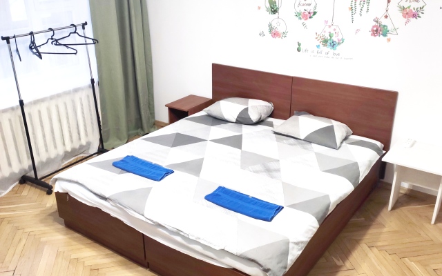 S Tremya Otdelnymi Komnatami I Kukhney Apartments
