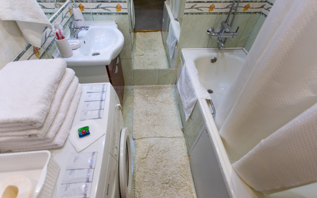 Komfortnaya Chetyrekhkomnatnaya Kvartira V Tsentre Novosibirska Flat