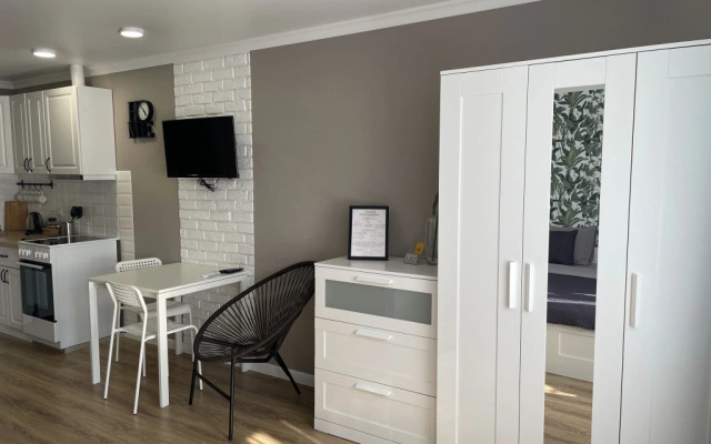 Avtorskie s sezonnym bassejnom  Apartments