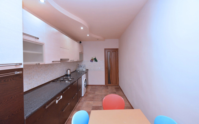 Trekhkomnatnaya v Tsentre Goroda Flat