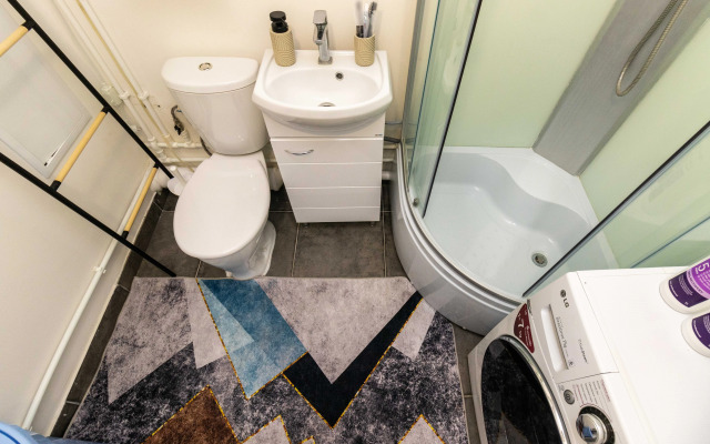 Квартира с желтым диваном