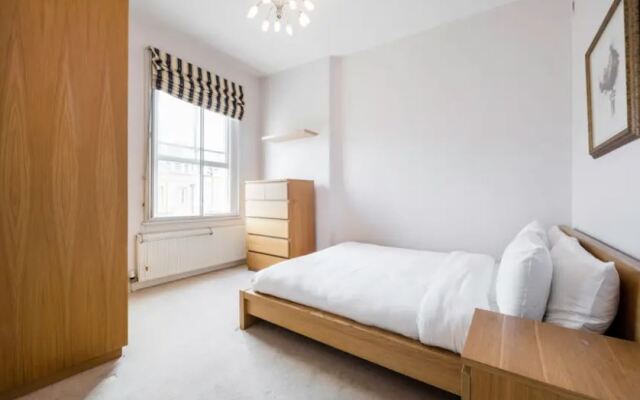 Stylish 2 Bed Sleeps 4 Apartments