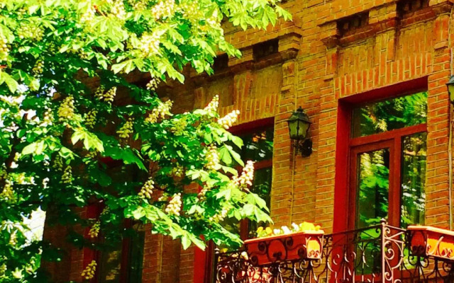 British House Hotel