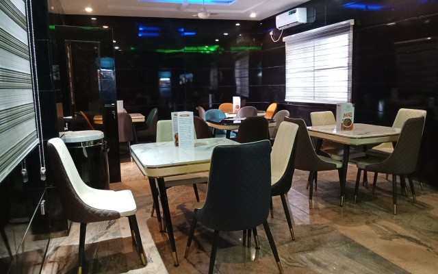 Отель Dutse Suites and Luxury