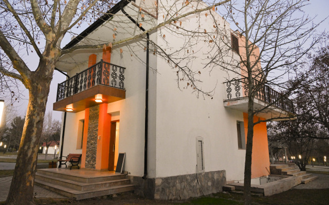 Arena Sheki Hotel