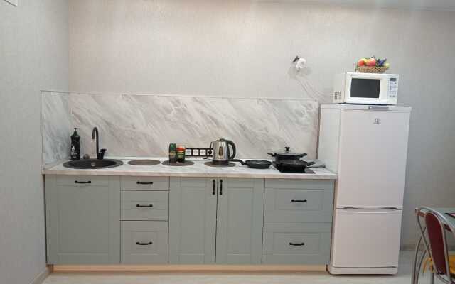 S Novym Remontom Na Revolutsionnoy 101V Ot Gornitsy Apartment