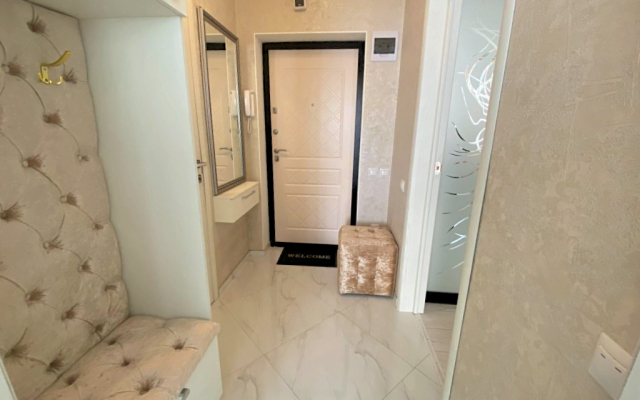 Chkalova 37 na chetvertom etazhe s lodzhiey Apartments
