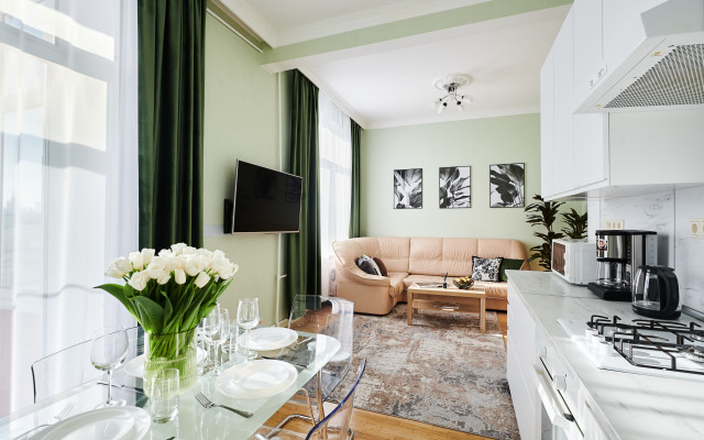 GM Trekhkomnatnye s vidom na Tverskuyu Apartments