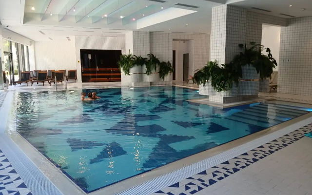 Dizaynerskie s basseynom i morem Vmestimostyyu Ot 1 Do 3 Gostey Ot Sobstvennika Apartments