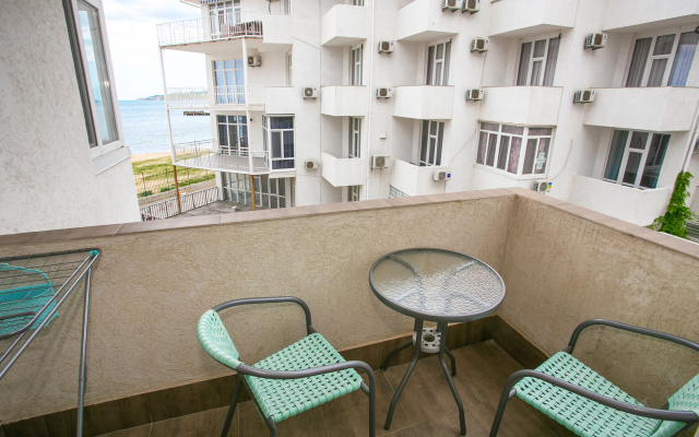 Apartamenty na Cernomorskoj nabereznoj 1g