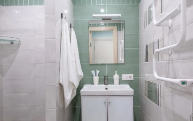Klassicheskaya studiya s dvuspalnoy krovatyu i divanom Apartments